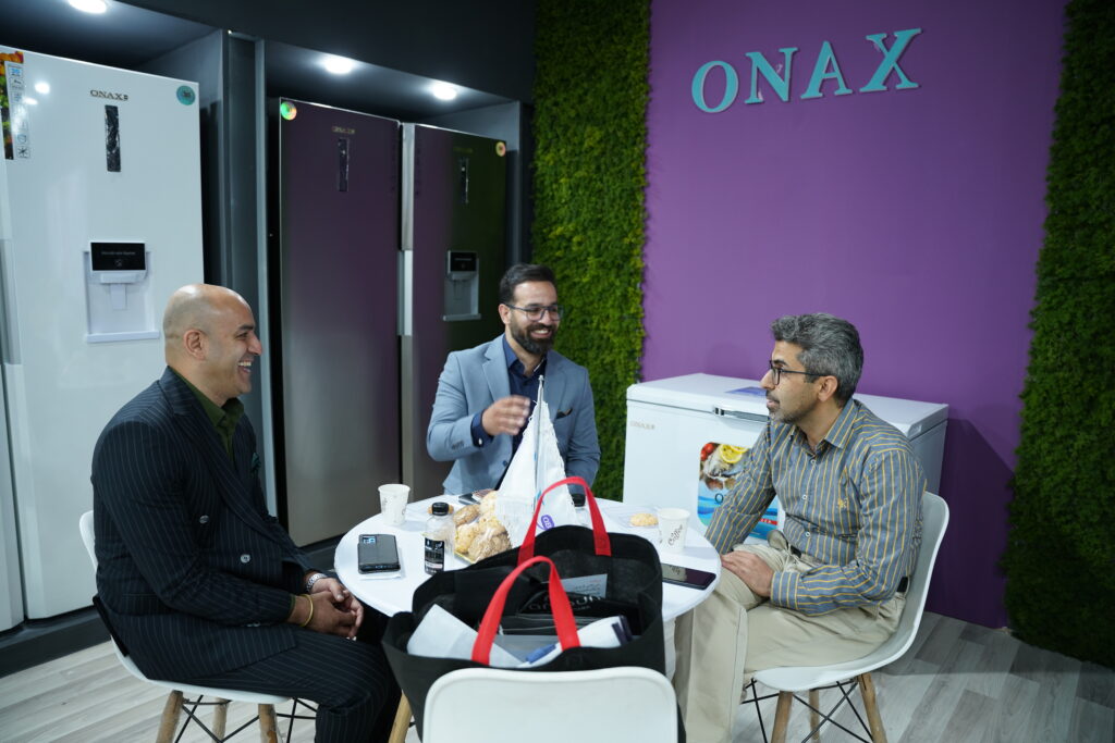 عکس نمایشگاه تهران شرکت اوناکس